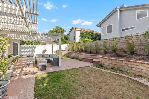 10 Vispera, Irvine CA  92620-2127 exterior