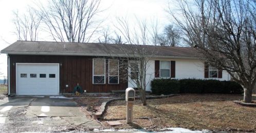 181 Wham Dr, Salem, IL 62881-3629