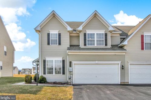 2509 Village Rd, York, PA 17315-7800