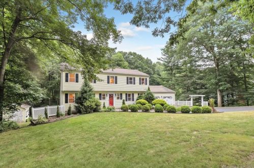55 Country Ridge Dr, Huntington, CT 06484-3522