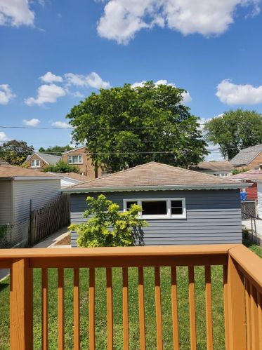 5950 Kedvale Ave, Chicago, IL 60629-4915