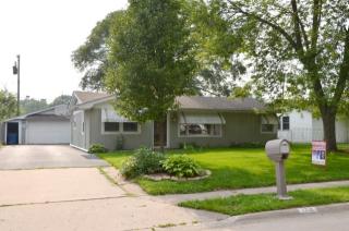 2318 8th St, Silvis, IL 61282-2803