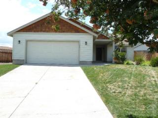 1131 21st Pl, Eagle Crest, OR 97756-1555