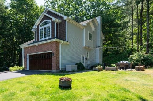 1 Crystal Ridge Dr, Ellington CT  06029-3050 exterior