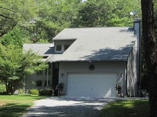 16 Hoxsie Rd, Richmond, RI 02892-1016