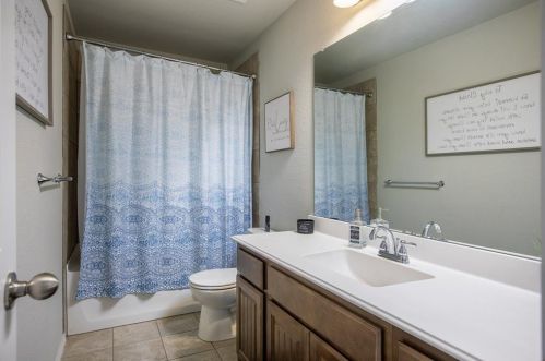 1712 Chivalry Ln, Fort Worth TX  76140-5780 exterior