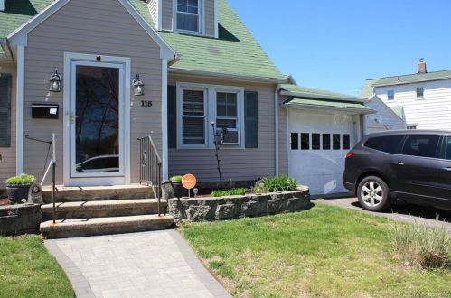 115 Monroe Ave, Waterbury, CT 06705-1420