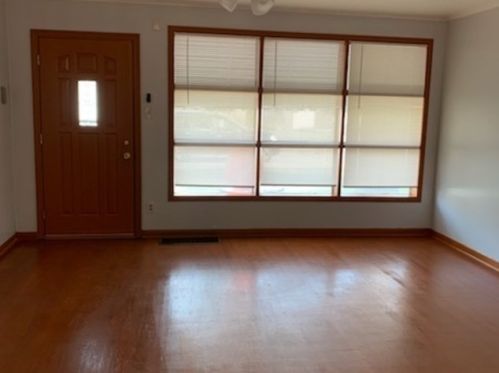 8336 Scottsdale Ave, Chicago, IL 60652-3080