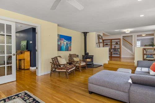 7 Davis Ave, Lee, NH 03824-1901