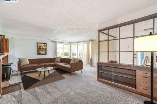 1737 D St, Hayward, CA 94541-4322