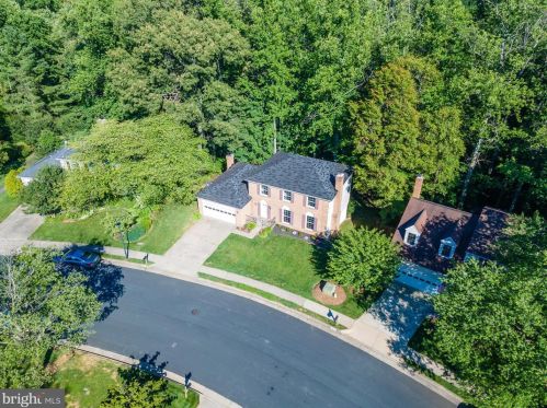 5835 Oakland Park Dr, Springfield VA  22015-2438 exterior