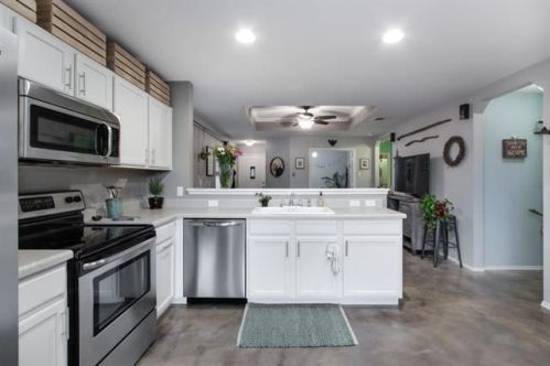 11312 Ashbrook Dr, Manchaca, TX 78652-3517
