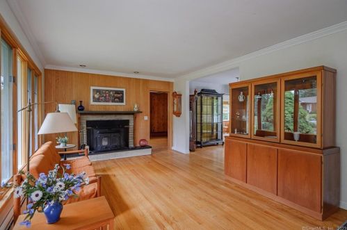 25 Beechwood Dr, Sandy Hook, CT 06482-1113