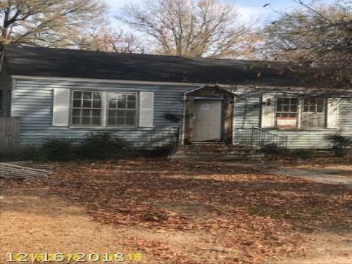514 Lee St, Belzoni, MS 39038-3710