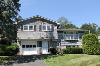 120 Pilgrim Dr, Greenwich CT  06831-4926 exterior