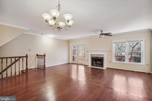 7209 Squirrel Run Ct, Springfield, VA 22152-3654