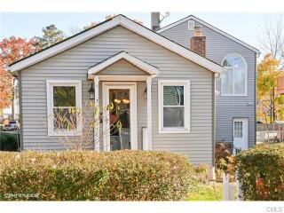 16 Richelieu St, Norwalk, CT 06850-2939