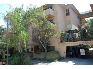 6736 Hillpark Dr, Los Angeles, CA 90068-2172