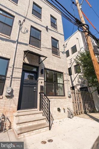 2302 Gordon St, Philadelphia PA 19132-4631 exterior