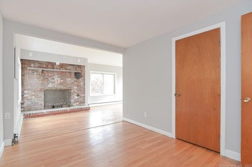 4 Clark Pl, Quaker Hill CT  06375-1204 exterior