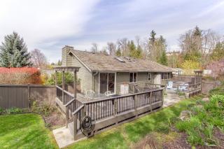 617 30th Pl, Seattle, WA 98055-5014