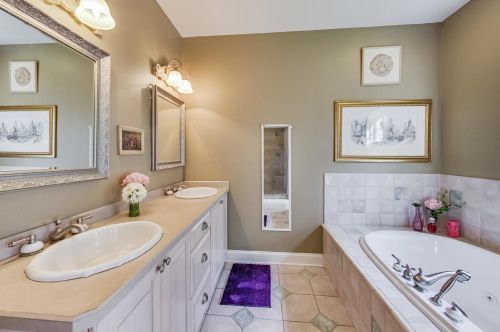 8901 Maple Ave, Willowbrook IL 60527-6469 exterior