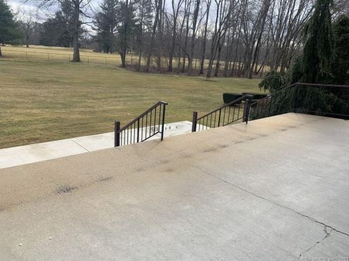 3 Putter Dr, Wallingford CT  06492-5035 exterior