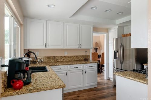 8450 Tamarind Ln, Riverside CA  92509-5180 exterior