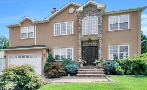 34 Limoli Ln, Clark, NJ 07066-2827