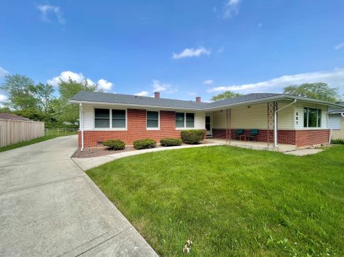 561 Grosvener Ln, Elk Grove Vlg, IL 60007-4277