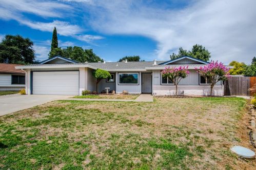 9500 Nut Tree Ct, Elk Grove, CA 95624-1916