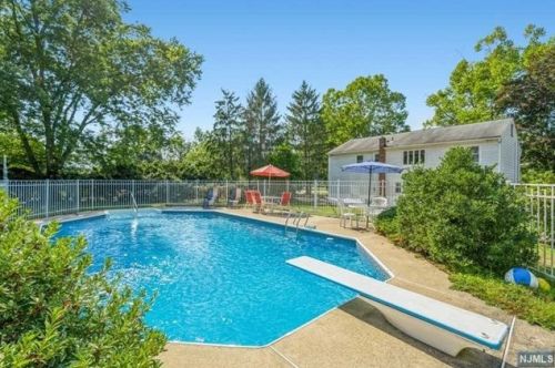 23 Meadow Ln, Hackettstown NJ  07840-4115 exterior