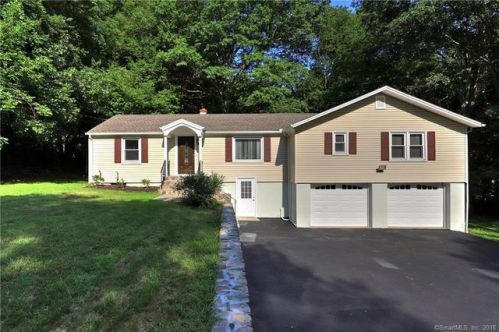 18 Hurd Ave, Upper Stepney, CT 06468-2304