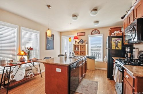 250 Midway Dr, Anaheim, CA 92805-6529
