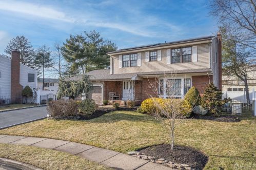 5 Diamond Dr, Edison, NJ 08820-3831