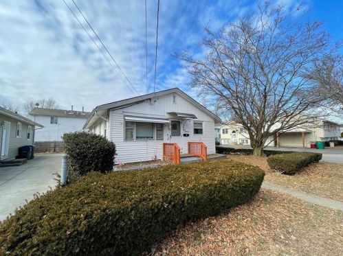 66 Samoset Ave, Providence, RI 02908-3816