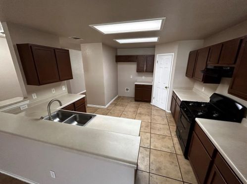 380 Jim Miller Dr, Uhland TX  78640-5351 exterior