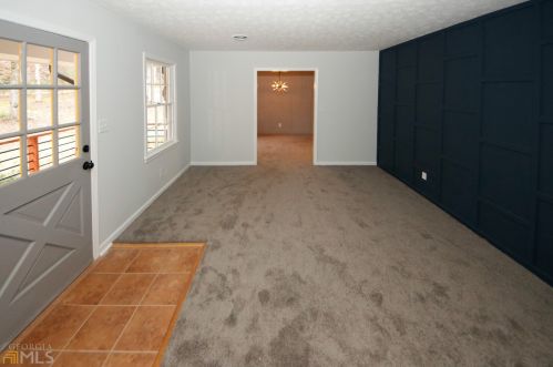95 Frasier Dr, Brooks, GA 30205-2502