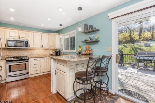3 Autumn Ln, Hackettstown NJ  07840-4704 exterior