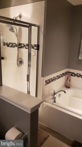 80 Sundance Dr, Trenton NJ 08619-3968 exterior