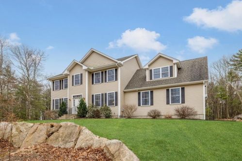 142 Bates Trl, West Greenwich, RI 02817-2555