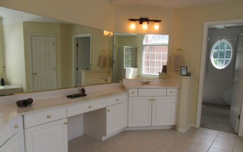 1046 Queensgate Dr, Smyrna GA  30082-6407 exterior