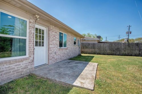 2212 Mockingbird Ln, Morgans Point TX 77571-2542 exterior