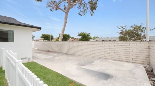 6562 Meath Cir, Huntington Beach CA  92647-3131 exterior