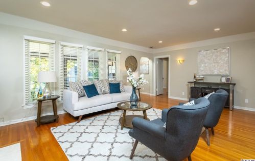 1357 Moncado Dr, Glendale CA  91207-1831 exterior
