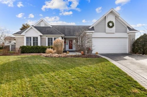 125 Knobb Hill Ln, Gurnee, IL 60031-2599