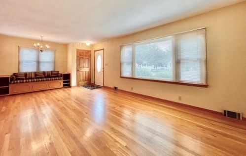 483 Ida Ln, Bradley, IL 60915-1935
