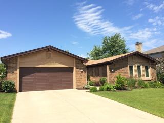 946 Stonehedge Ln, Palatine, IL 60067-7115