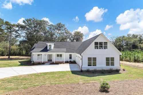 938 Golden Meadows Ln, Loganville, GA 30052-7246