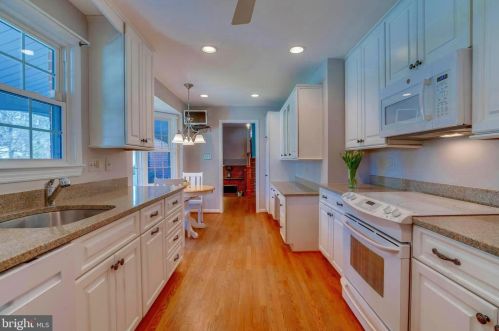 9001 Teddy Rae Ct, Springfield VA 22152-2644 exterior